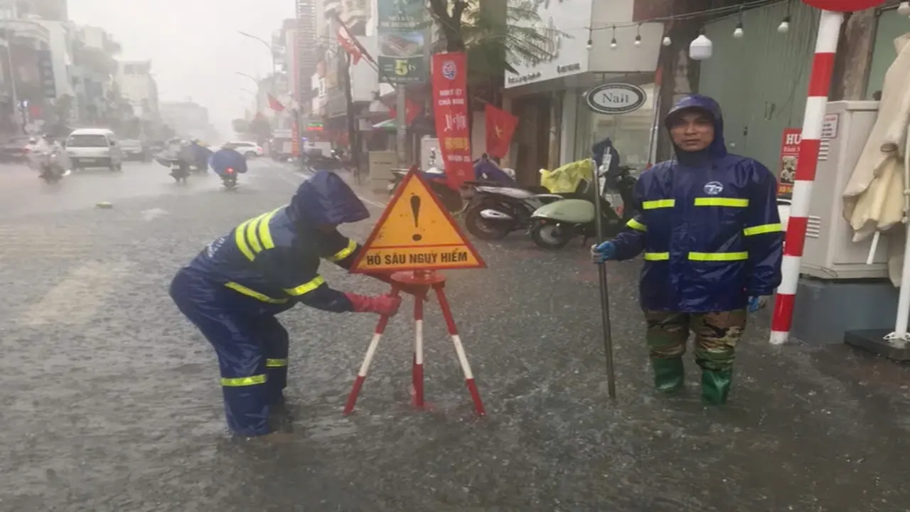 توقعات الطقس اليوم: شمال فيتنام يستعد لهطول أمطار غزيرة بـ 300 ملم.